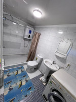 Сдаю 1 ком с удобствами для девушек район верхний Токульдош *Количество комнат – 1; *Общая площадь – 15 кв/м; - фото 1